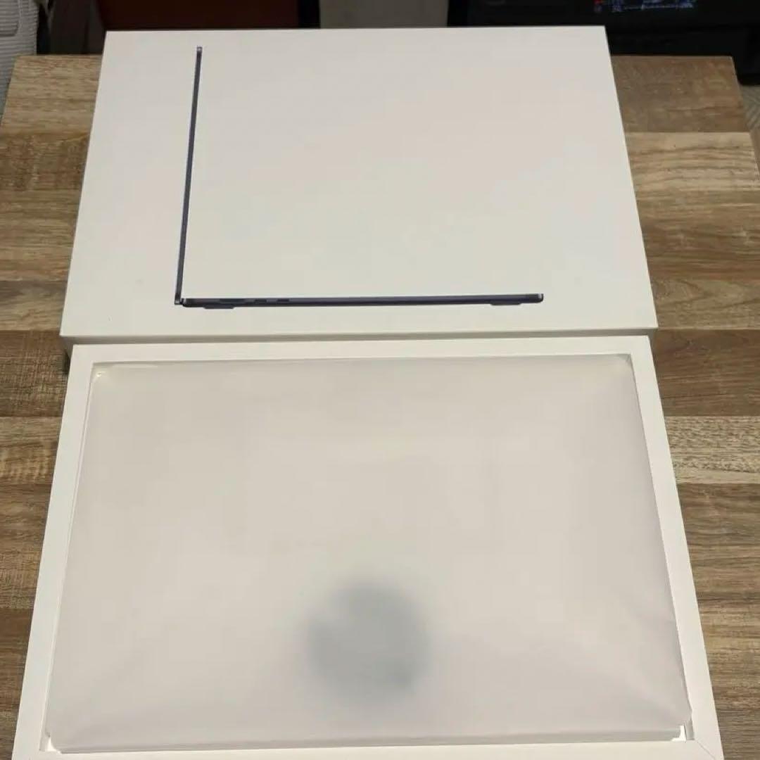 【ほぼ新品】Apple MacBook Air m2 15.4インチ　256GB