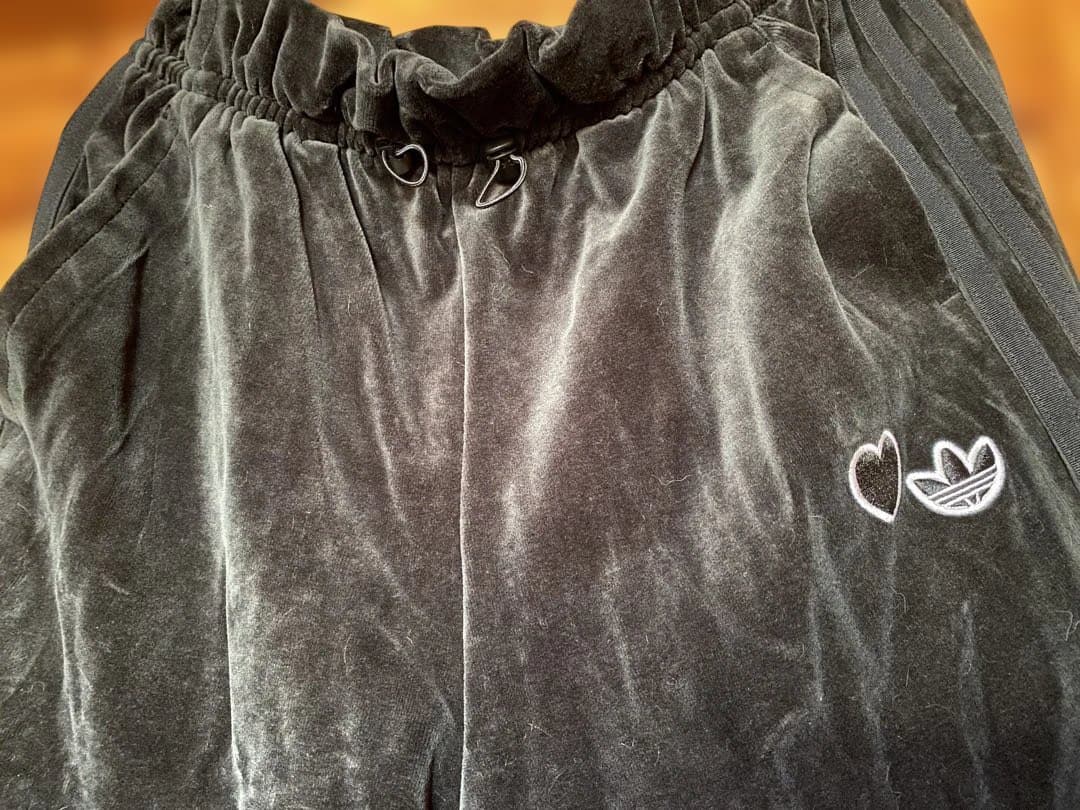 新品/アディダス ベロアブラック セットアップ/XOT/各所にドローコード