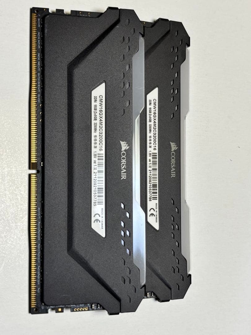 メモリー Corsair DDR43200MHz CMW16GX4M2E3200C16