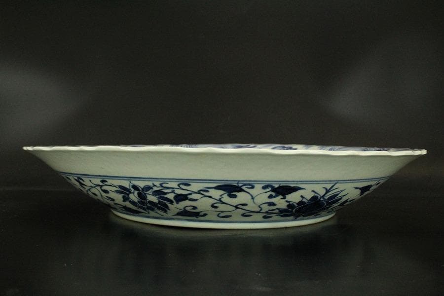 中国美術 纏枝蓮花 水鳥紋 染付大皿 時代物(A577)