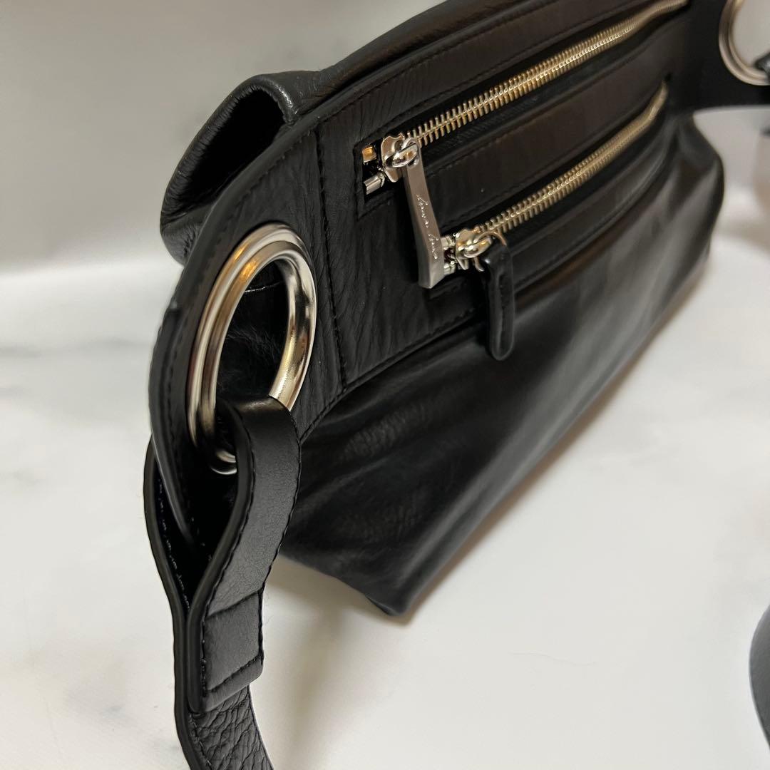 美品☆ カワカワ　ハトメ　 ボディバッグ レザー