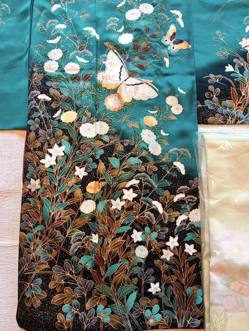 振袖フルセット エメラルドグリーン に金彩花蝶　丈164 裄64.5