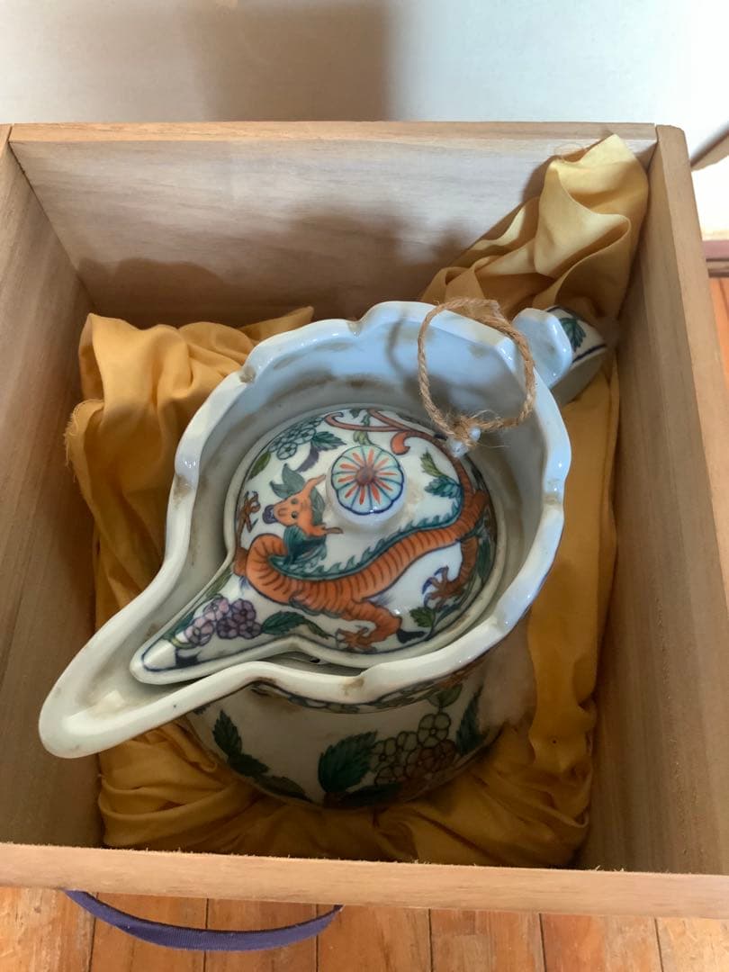 中国美術 闘彩僧帽壺　龍　大清乾隆年製　骨董　アンティーク　手描き