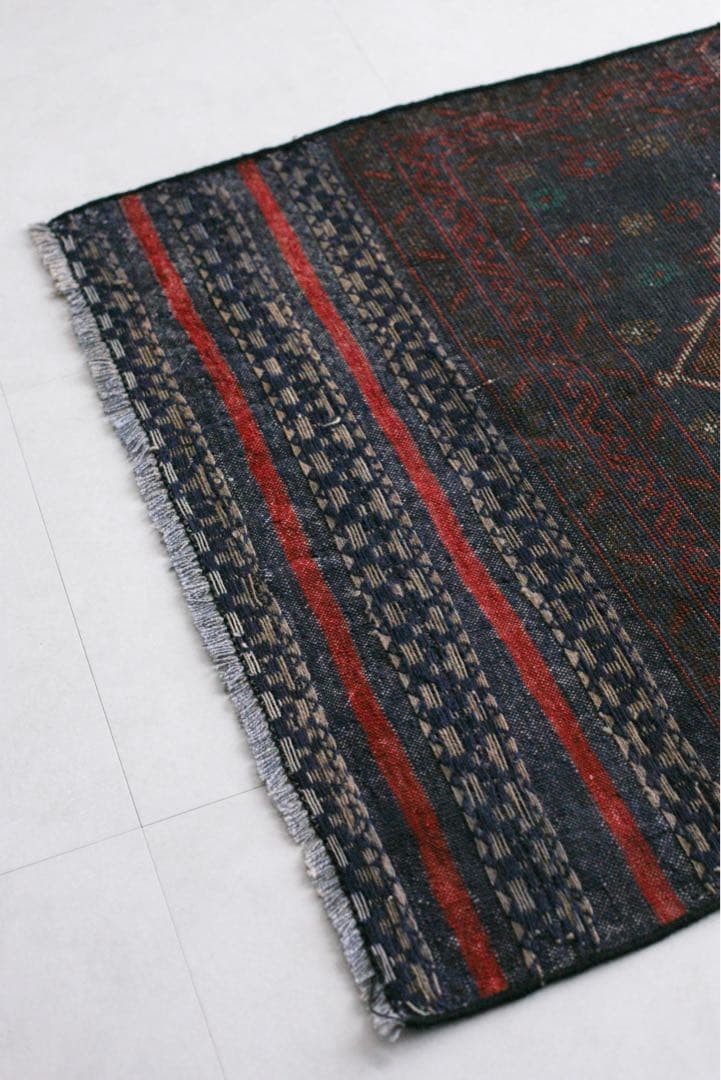 145cm×84cm バルーチ　トライバルラグ　ヴィンテージラグ　リビングサイズ