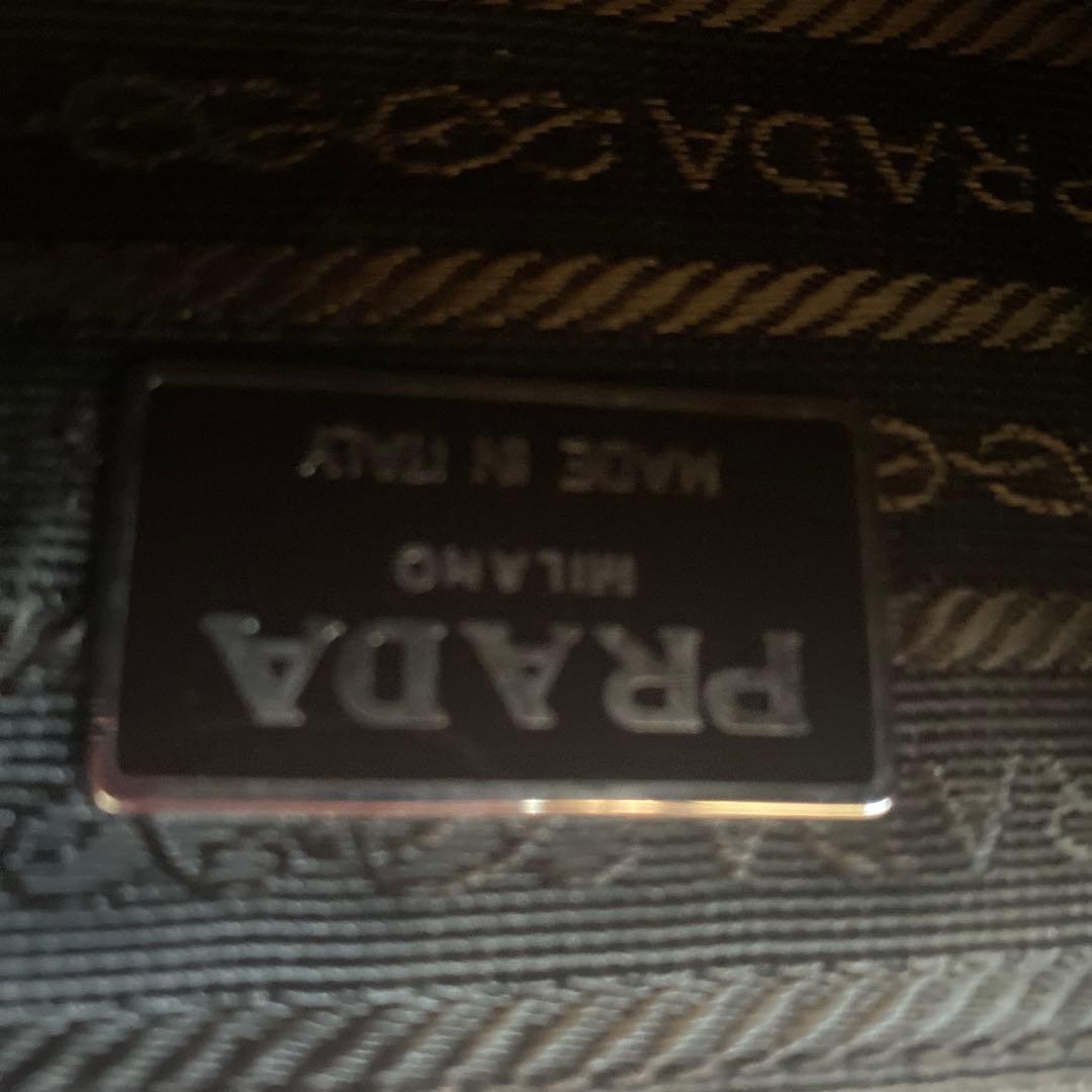 PRADA ベージュレザー ショルダーバッグ