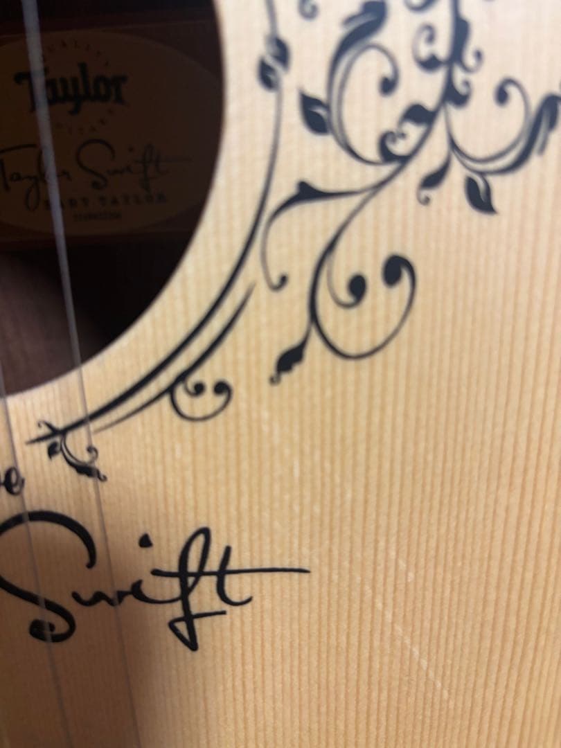 Taylor Swift baby Taylor ミニアコースティックギター