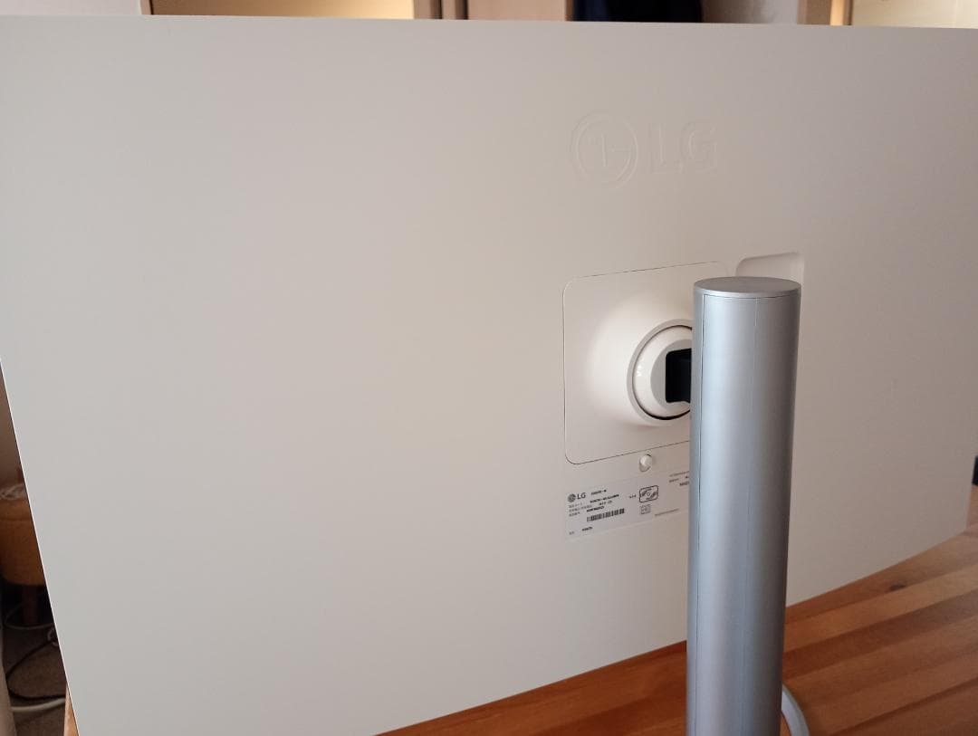 LG 4K 144Hz対応 31.5インチモニター 32UQ750-W