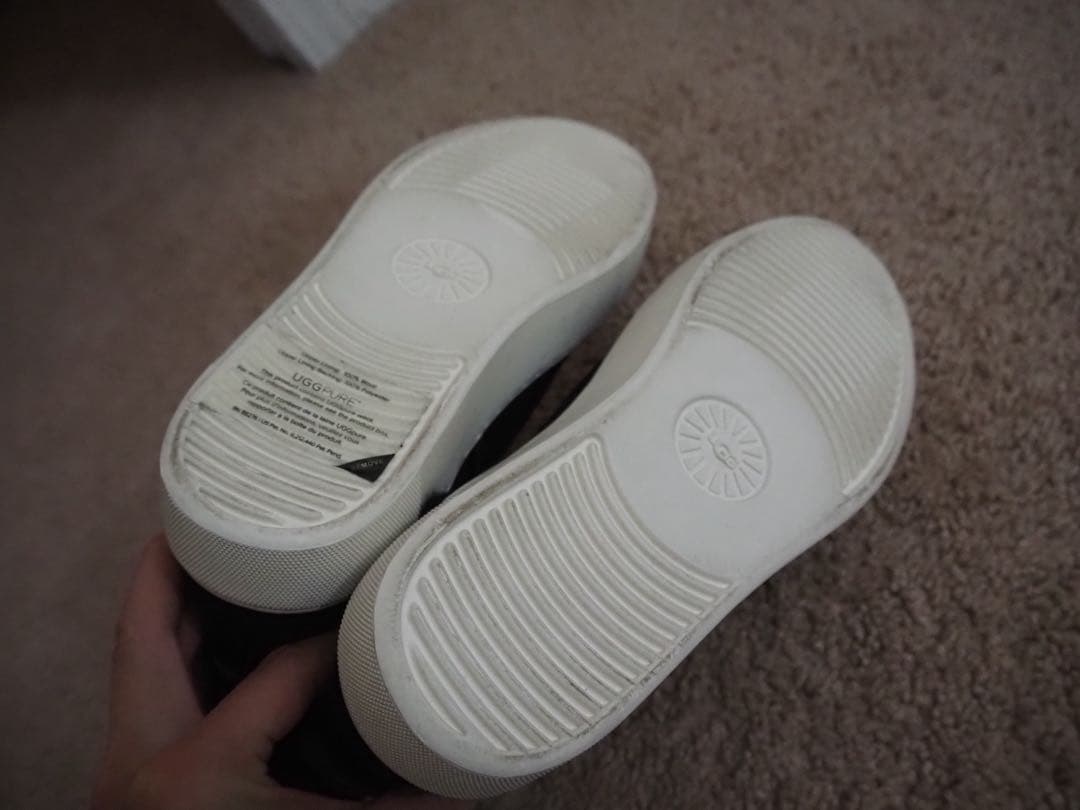 UGG アグ　Aika ブーツスニーカー