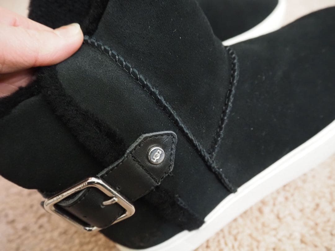 UGG アグ　Aika ブーツスニーカー