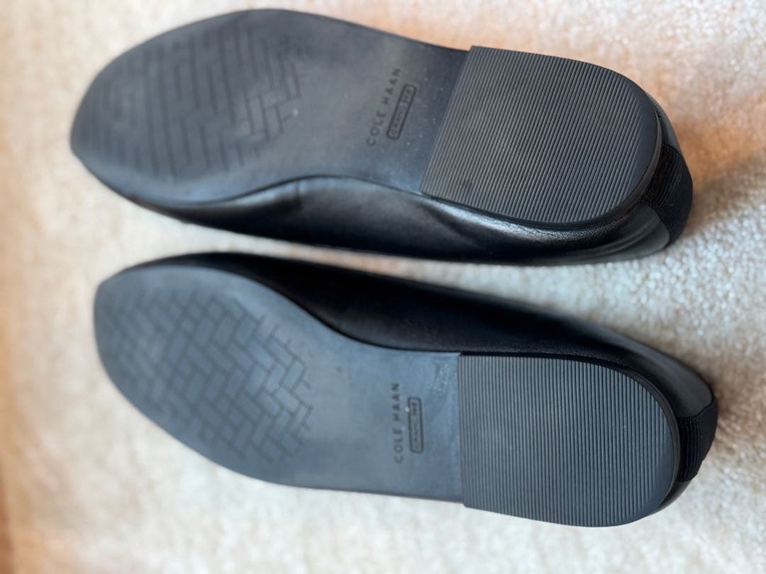 【Cole Haan】黒 リボン付き フラットシューズ