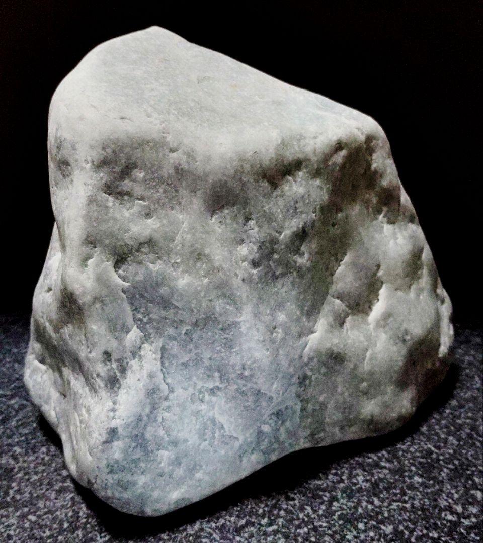 ★翡翠原石★糸魚川硬玉【小滝・切り出し3.3kg】