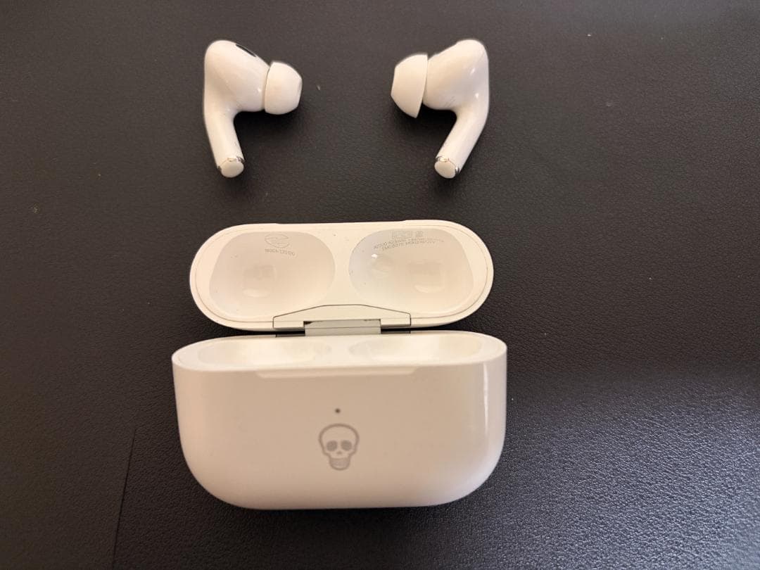 AirPods Pro2 本体 充電ケース・イヤーチップ付き Lightning