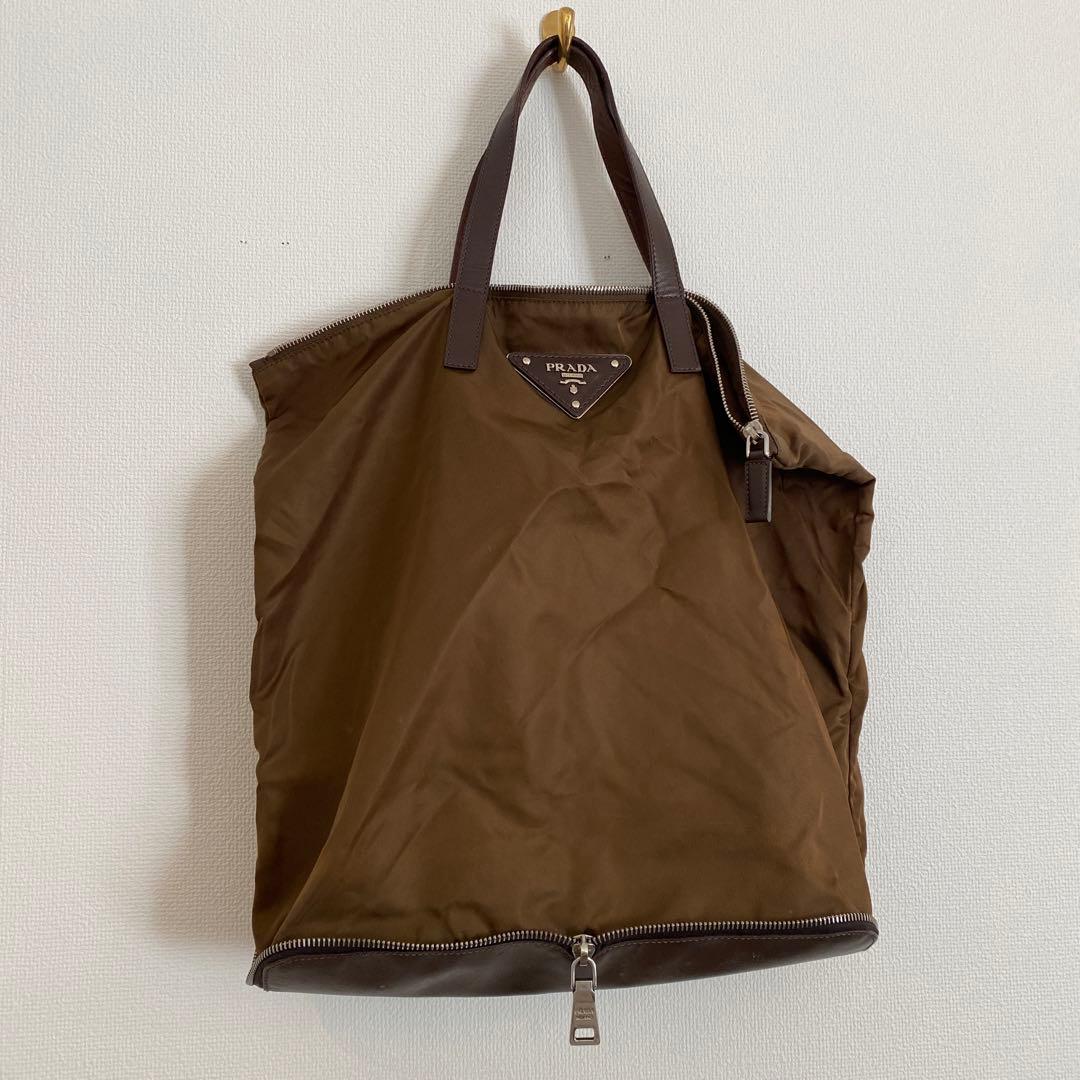 プラダ　ナイロンバッグ　たためるバッグ