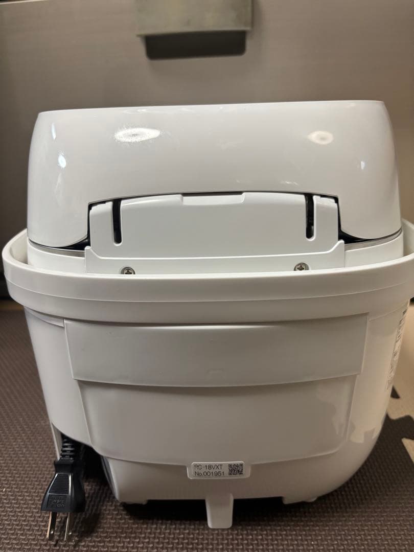 TOSHIBA 炊飯器　炎匠炊き RC-18VXT （W）2023年製