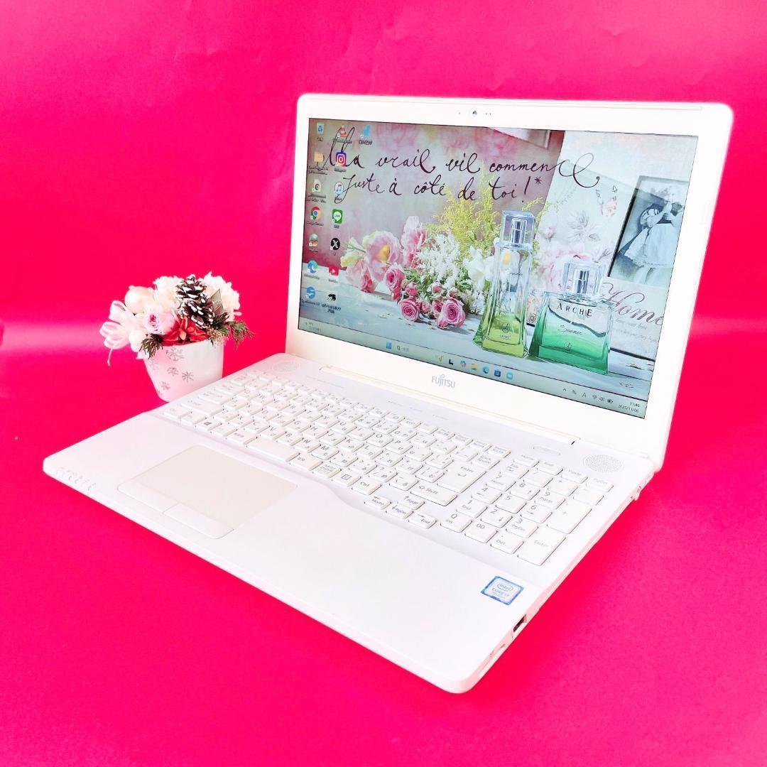 Corei7✨️薄型ノートパソコン✨️SSD512GBカメラ付きWindows11白