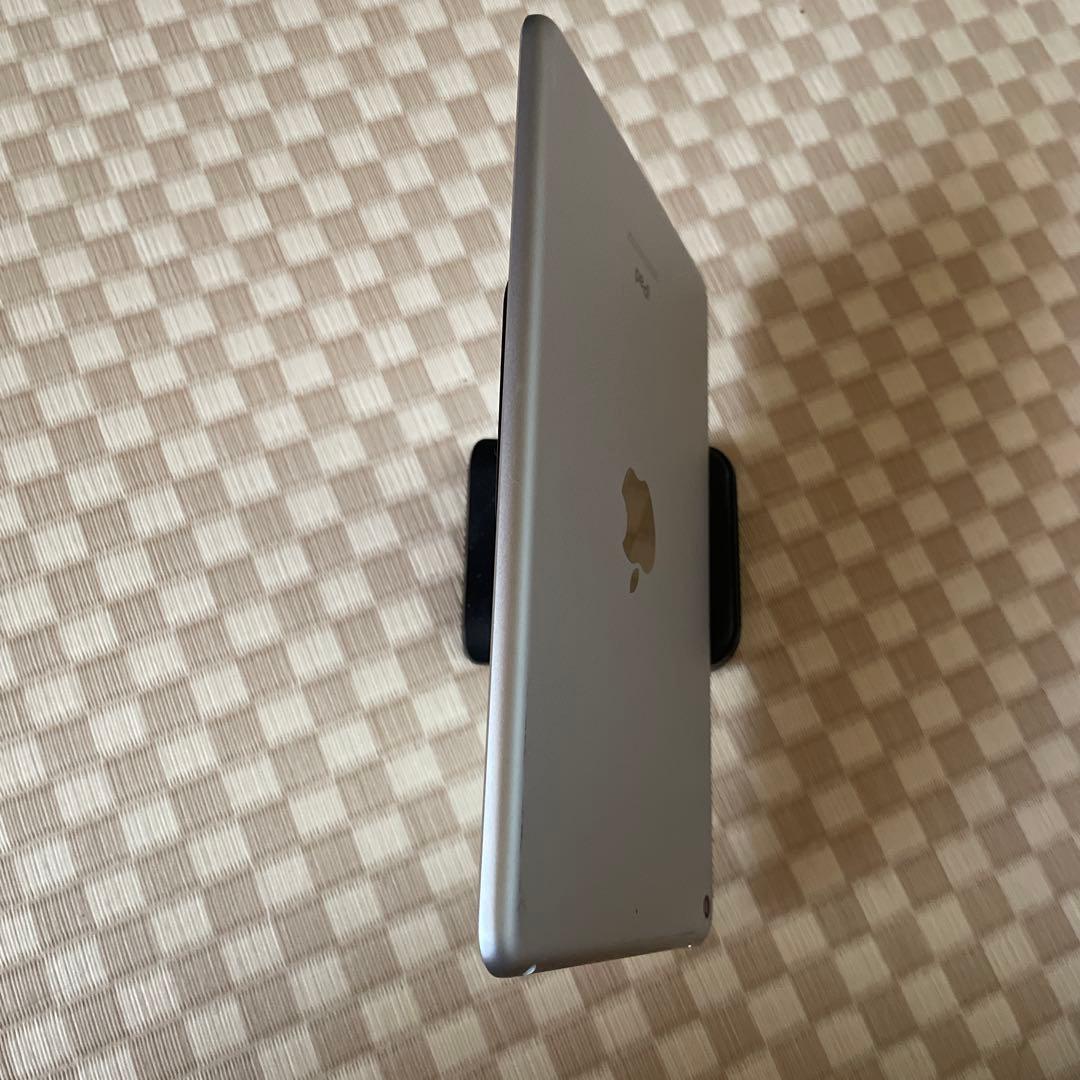 中古品 Apple iPad mini 第5世代 Wi-Fi 64GB シルバー