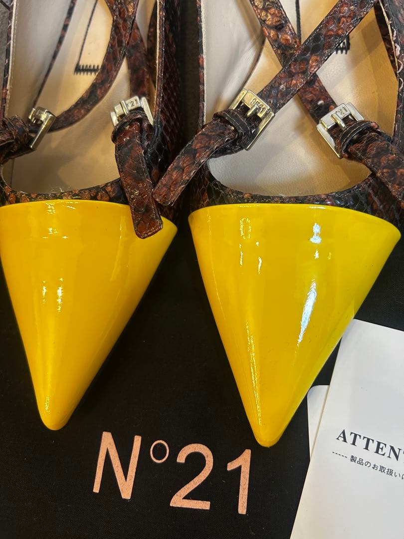 N°21 イエローポインテッドトゥフラットシューズ　37