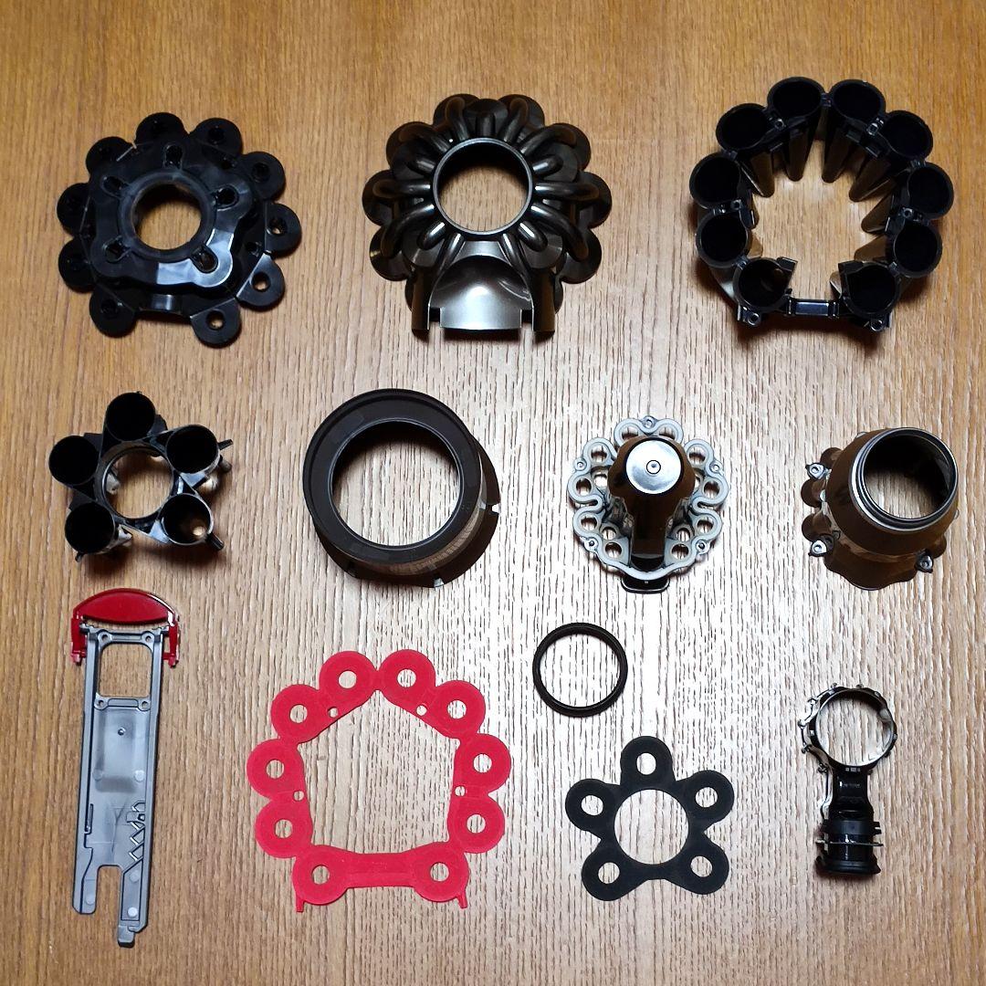 ダイソンV8 SV10K掃除機 完全分解清掃済み動作品 純正バッテリー２つセット