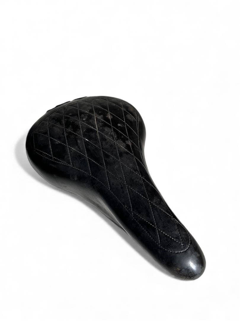 Messinger（メッセンジャー）ダイヤモンドステッチサドル　mon