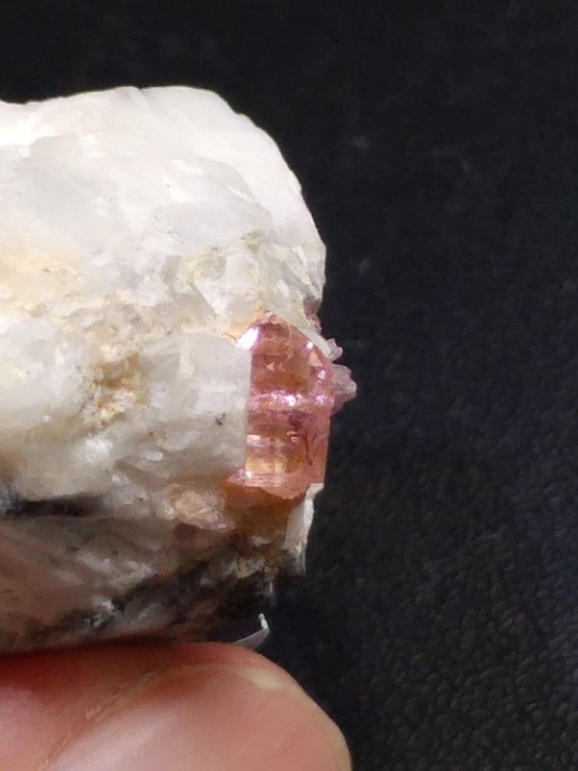 ピンクトパーズ　パキスタン産　660