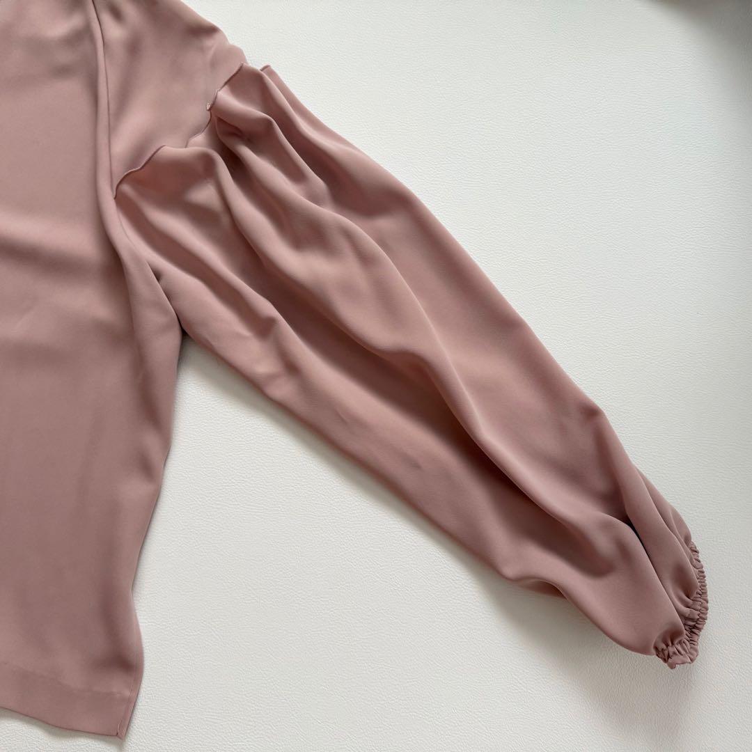 美品✨25SS✨3.5万✨アドーア　ダブルストレッチブラウス　立体ギャザー