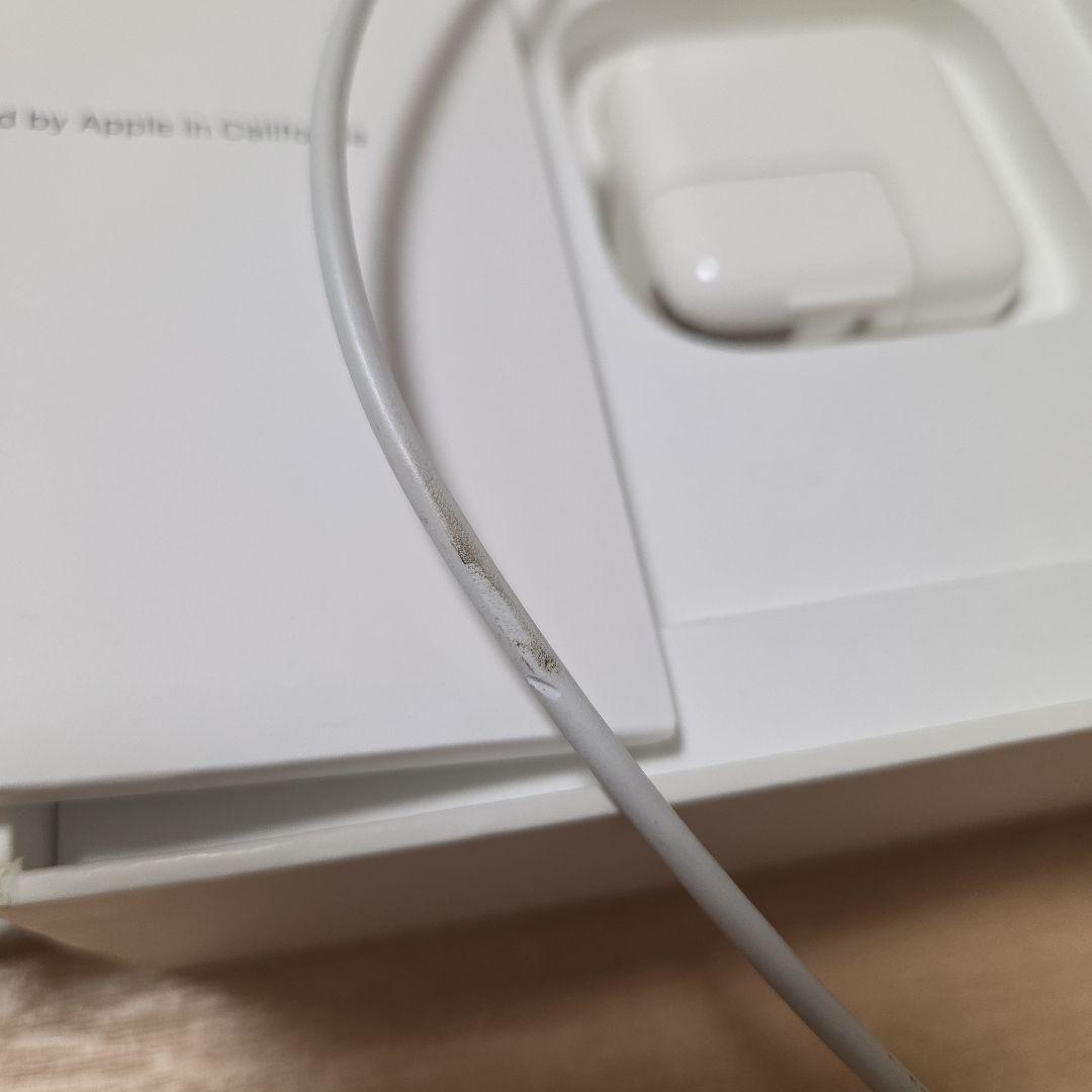 iPad　第6世代　32GB　 本体 充電ケーブル・アダプタ付属