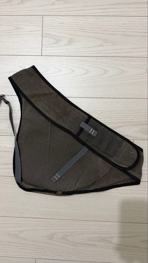 acne studios スリングバッグ　ダークグレー