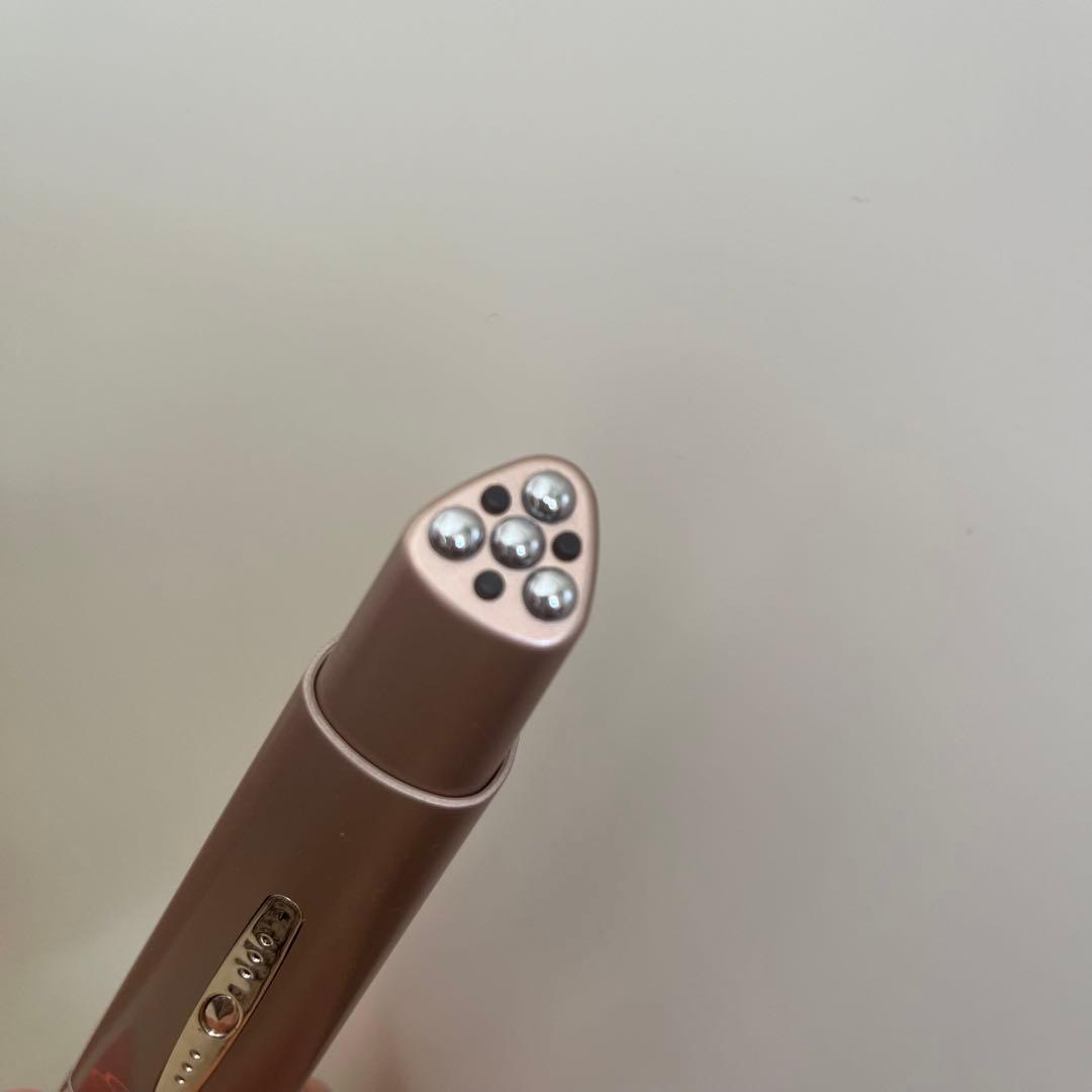 MEラボンアイ IKKOさん 目元美顔器