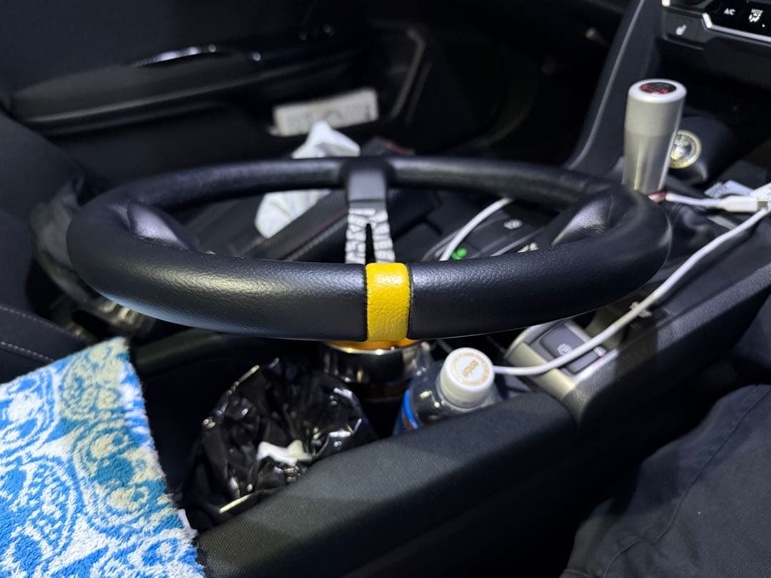 MOMO UJ-01 ステアリング 350mm ウルトラジャパンブラックレザー