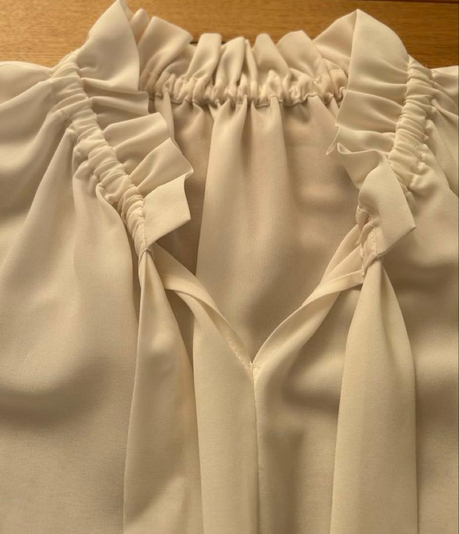 Ballsey シアートロ フリルネックブラウス　ホワイト