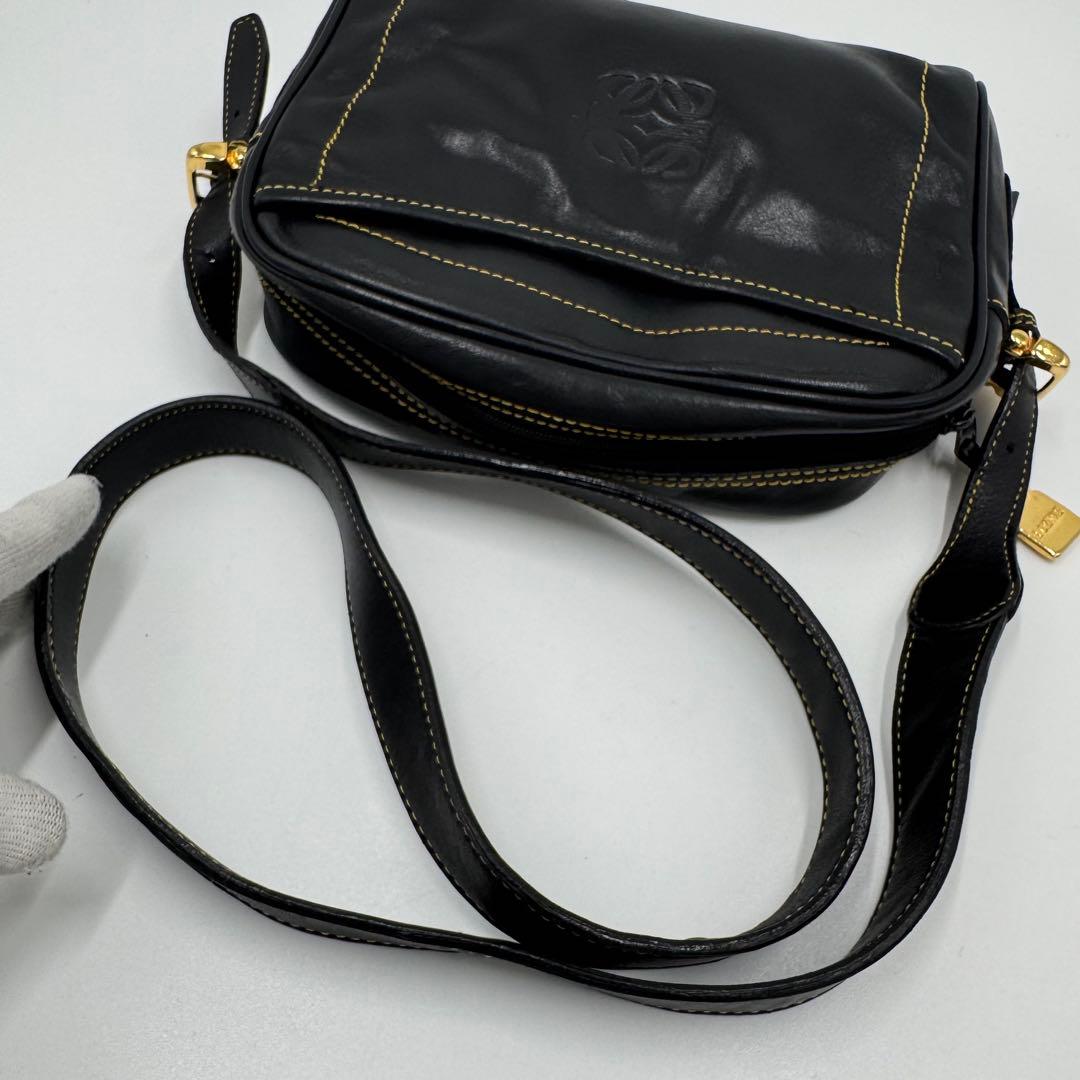 ロエベ アナグラム レザー イエローステッチ ショルダーバッグ 斜め掛け 黒