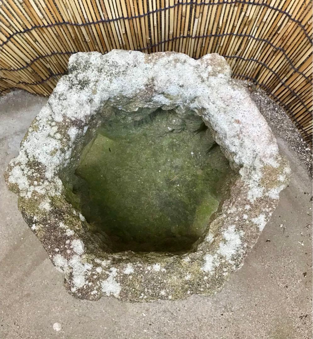 【昔の石灯篭の火袋・オブジェ・露地足元照らし】オブジェ・庭石・置物・ガーデニング