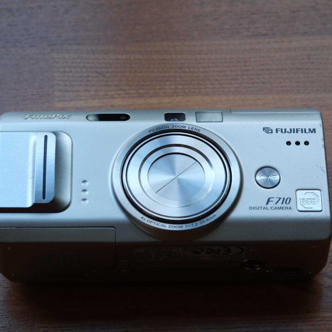 d*7様 FUJIFILM　Finepix　F810　超美　ちょい残念　カードも