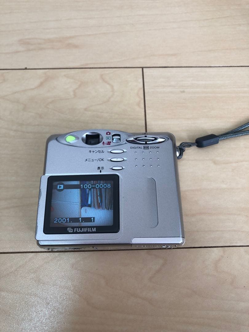 FUJIFILM FinePix 30i シルバー SDカード付