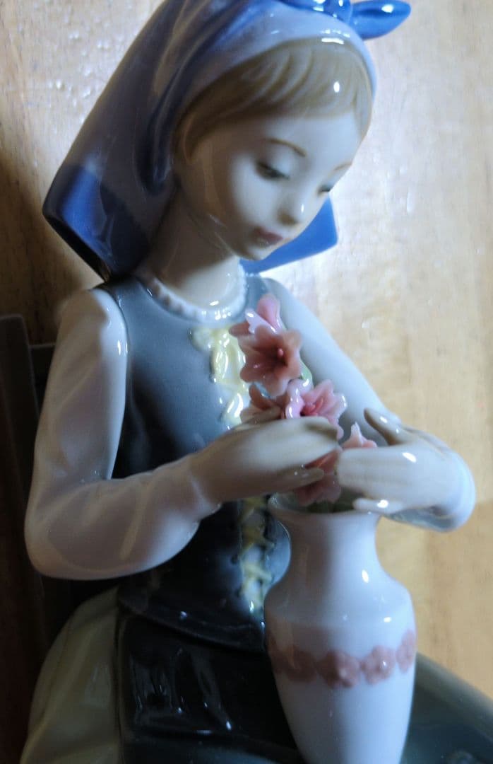 リャドロ、椅子に座る少女、スペイン製