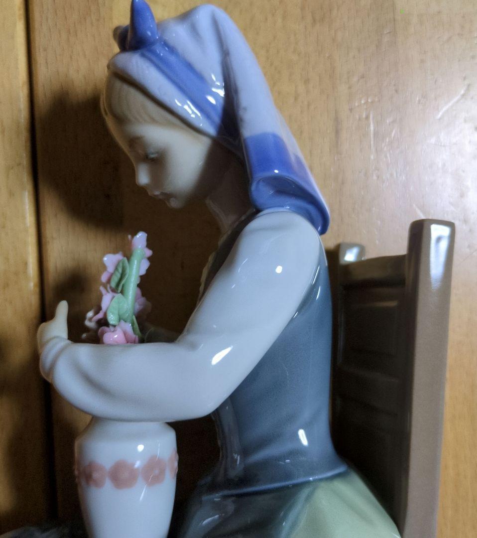 リャドロ、椅子に座る少女、スペイン製