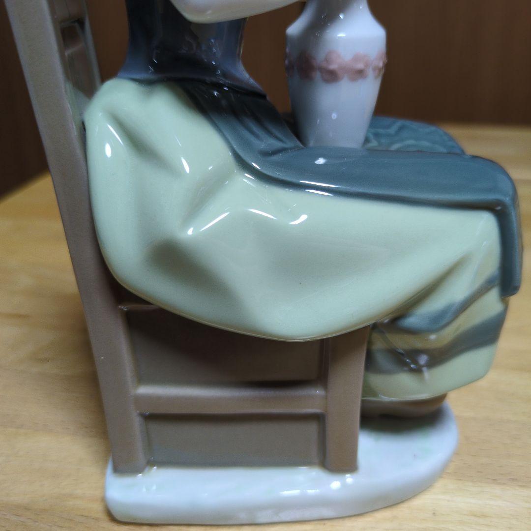 リャドロ、椅子に座る少女、スペイン製