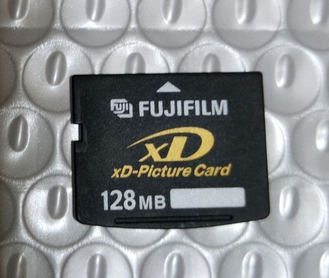 デジカメ　FUJIFilm　FinePix　F100fb （本体のみ）