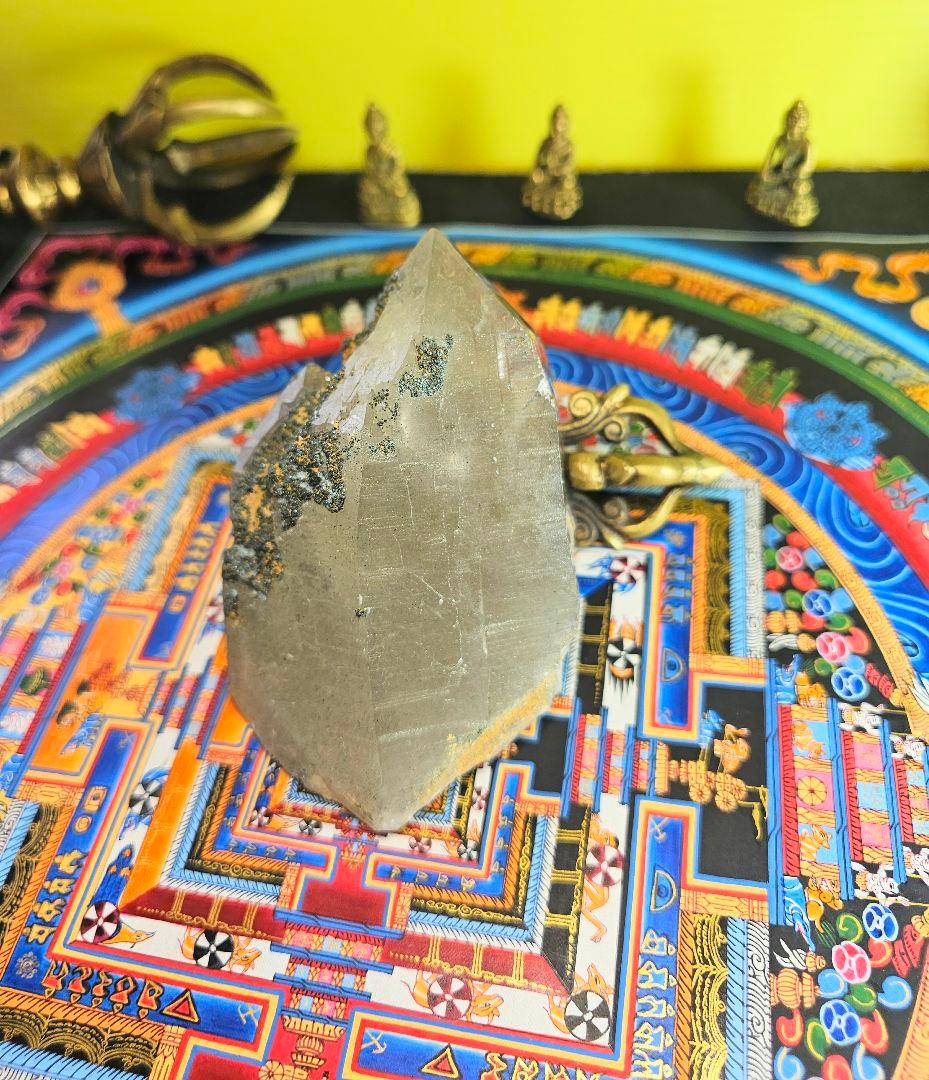 クローライトが付着した‼️ガネーシュヒマール水晶の原石