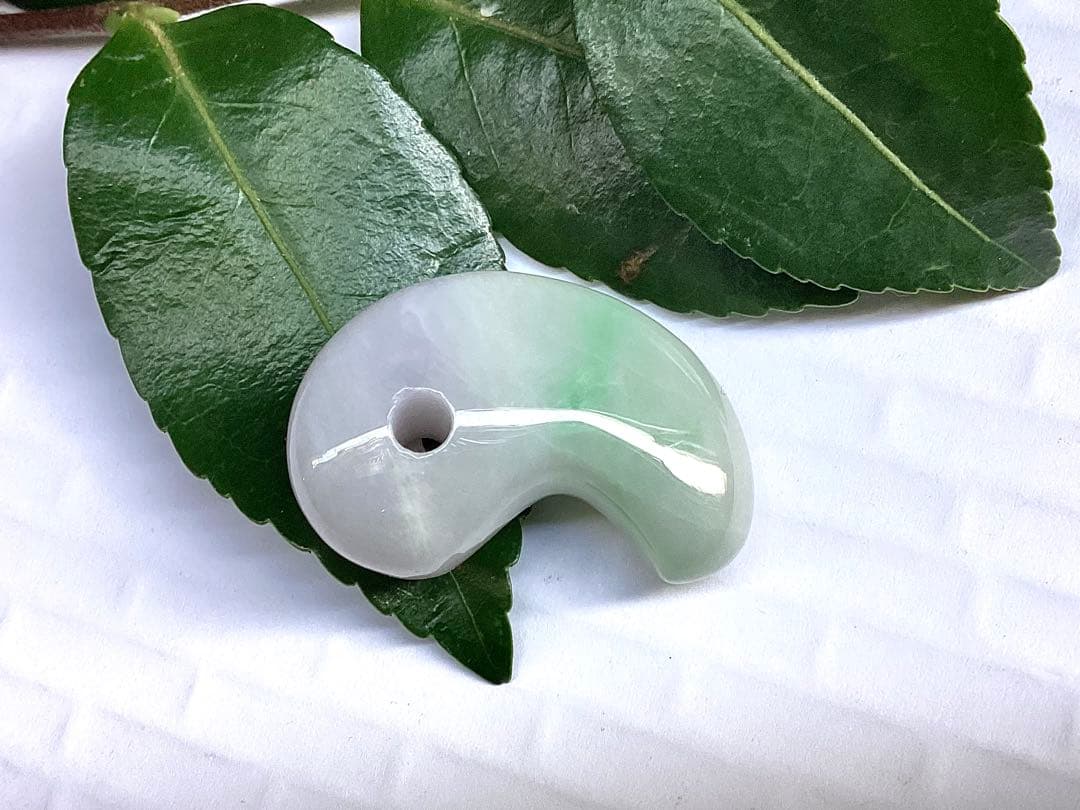 ✳premium*一流の勾玉　最上級のコレクション ‼️ 糸魚川翡翠ラベンダー入り