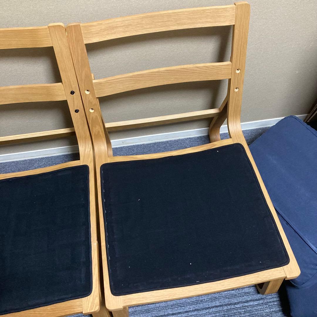 無印良品　リビングでもダイニングでもつかえるソファチェア　左