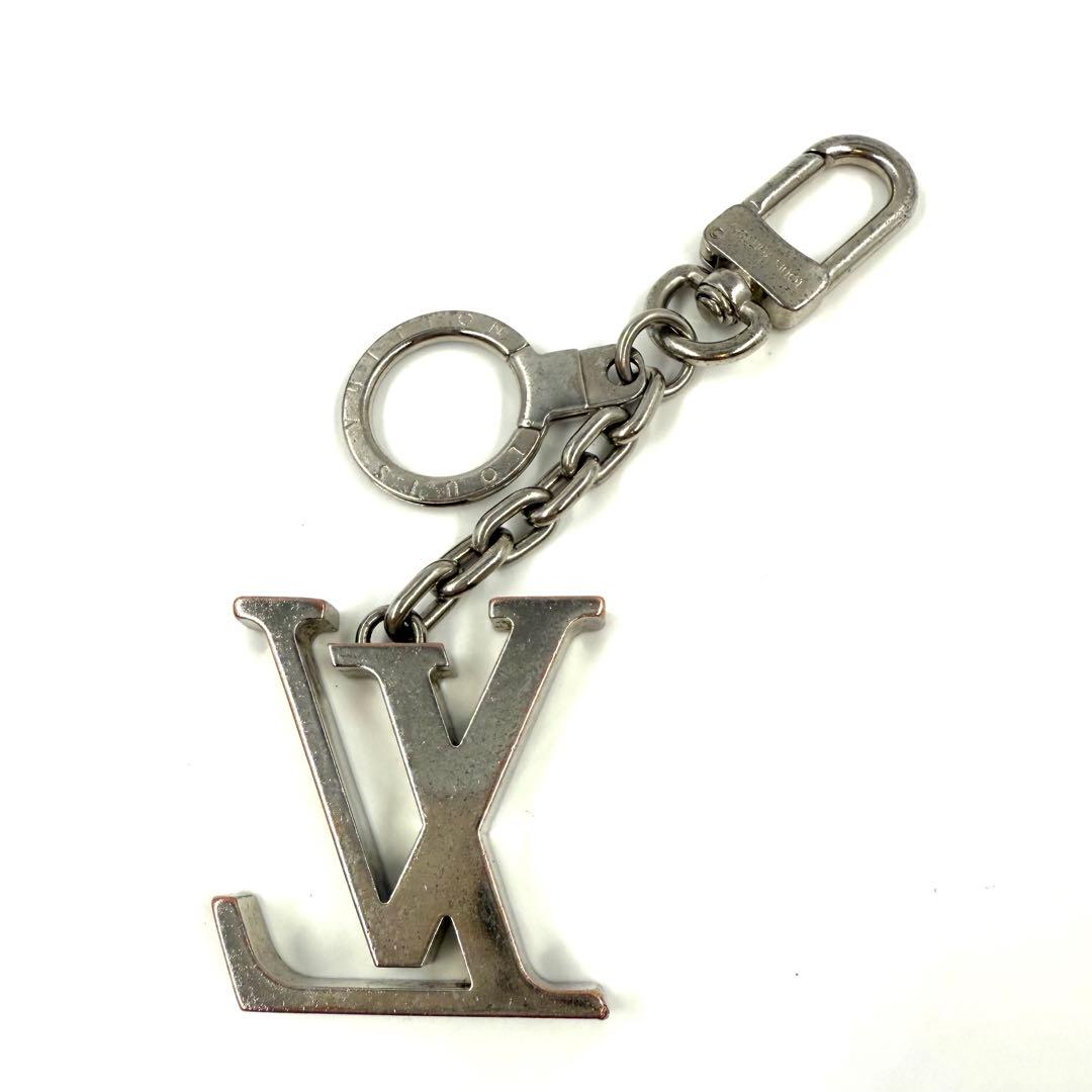 LOUIS VUITTON LVロゴキーホルダーチャーム　シルバー