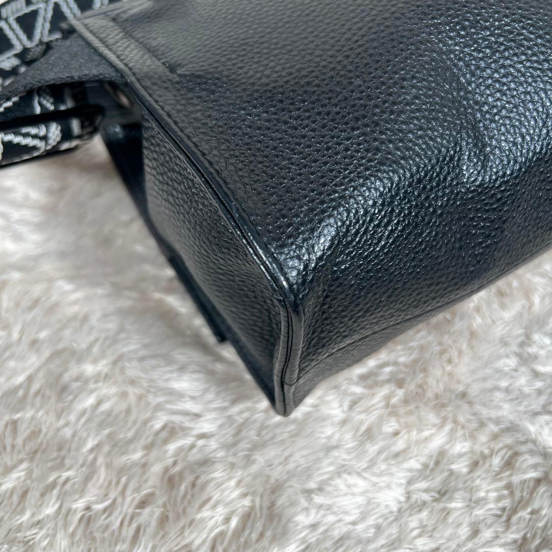 WEB限定イアパピヨネ 柄ワイドテープ ショルダーバッグ ブラック