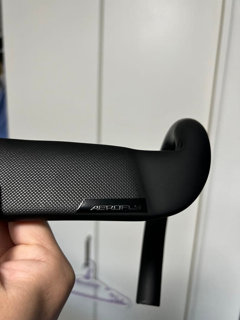 新品　エアロフライ2風　ドロップハンドル　カーボン　ケーブル内装　ロード　軽量