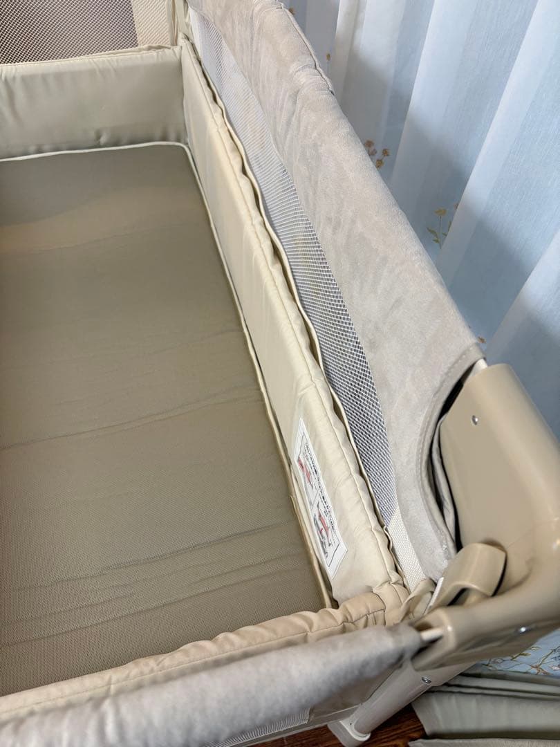 ココネルエアープラス　アップリカ　ベビーベッド 説明書付き