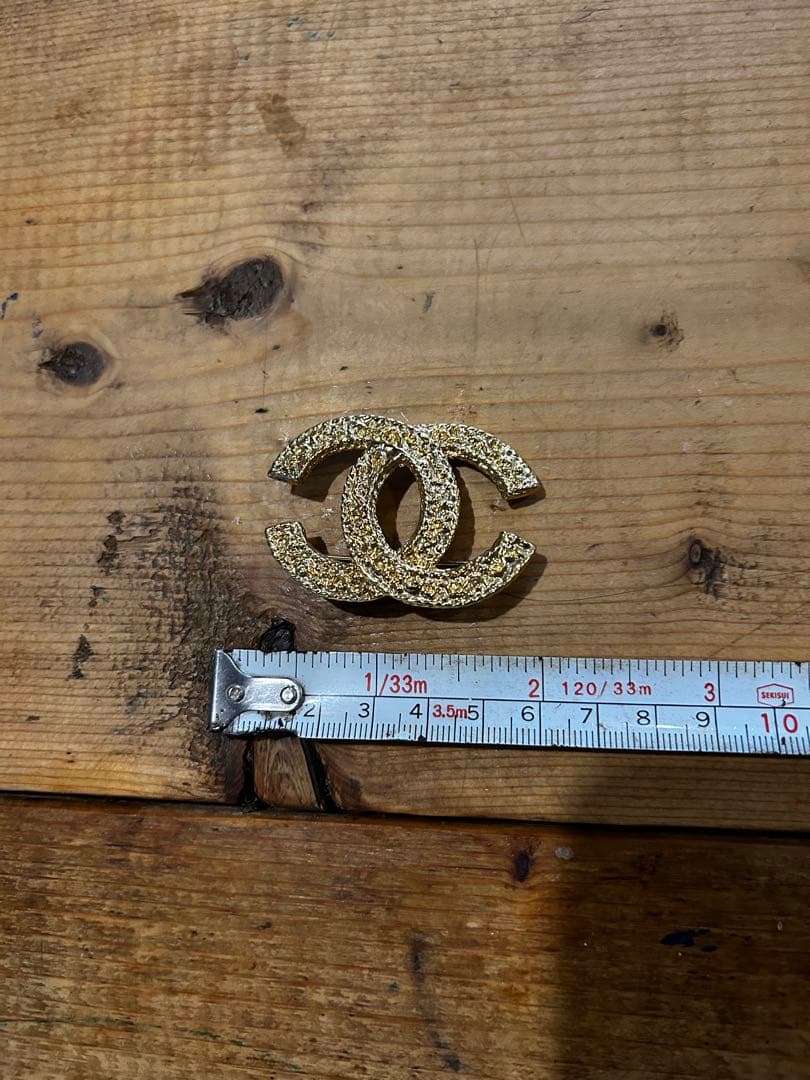 ビンテージ　CHANEL ロゴブローチ ゴールド