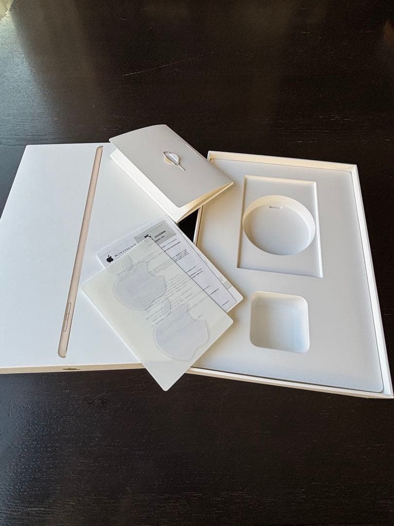 美品 iPad 第5世代 32GB ゴールド Wi-Fi + Cellular