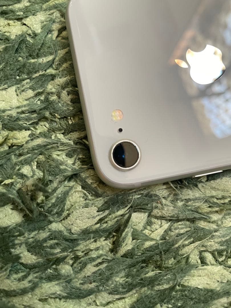 美品 iphone 8 64GB ホワイト シルバー 工場出荷状態でリセット済み