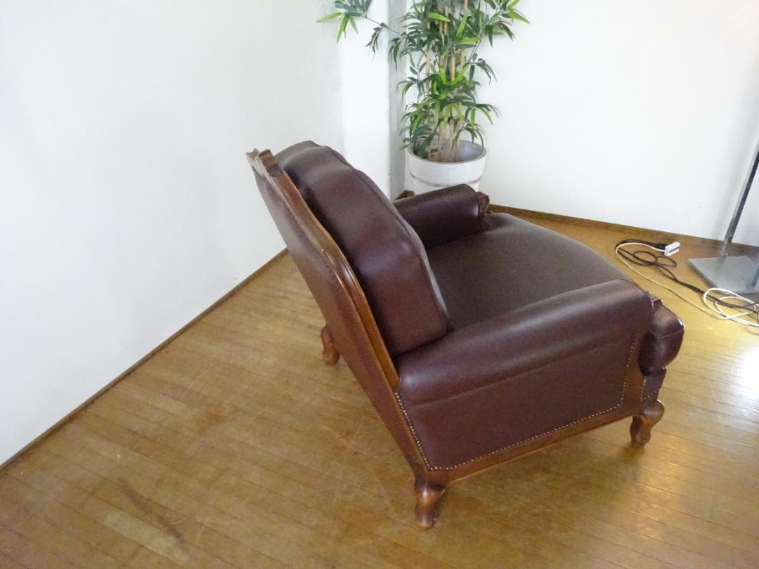カリモク　ルイ15様式　本革　鋲打ち　猫脚　シングルソファ　美品　①