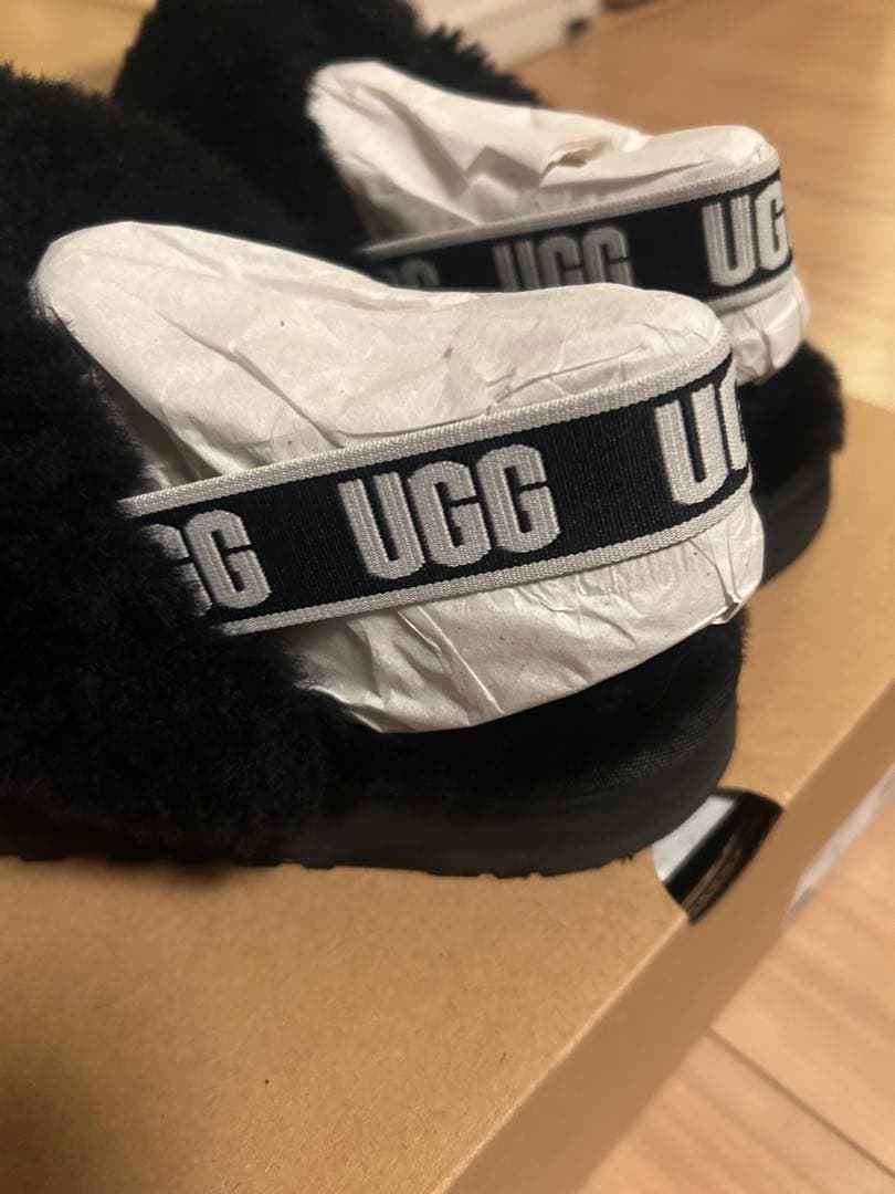 UGG ファーサンダル　ファンケット　レディース　23.5 黒　キッズサイズ